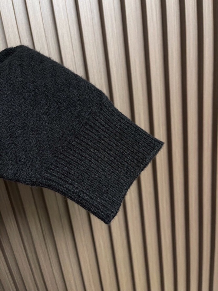 Brioni 2025SS翻领毛衣开衫针织长袖毛衣，高端奢华且白金级的一款经典基础款针织。通体的设计完美