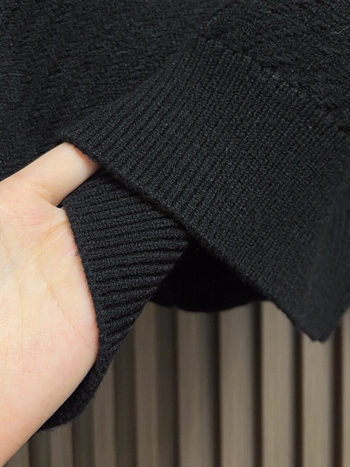 Brioni 2025SS翻领毛衣开衫针织长袖毛衣，高端奢华且白金级的一款经典基础款针织。通体的设计完美