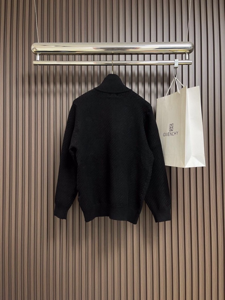 Brioni 2025SS翻领毛衣开衫针织长袖毛衣，高端奢华且白金级的一款经典基础款针织。通体的设计完美