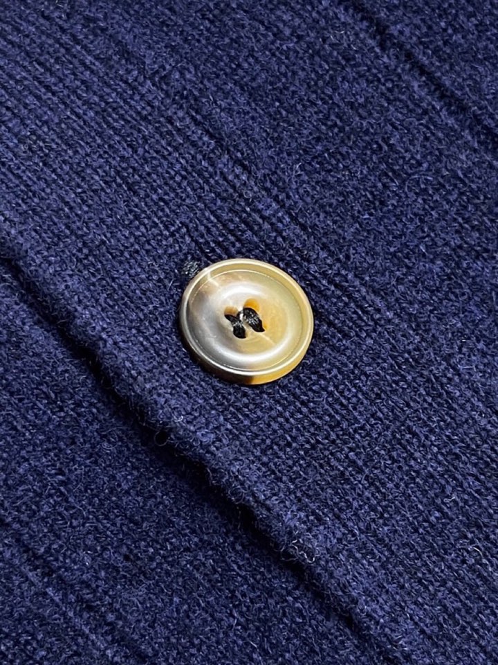 Loro Piana 诺悠翩雅lP🆕 SS秋冬新款针织V领开衫毛衣 经典设计感与颜值爆棚，品质更是无法挑