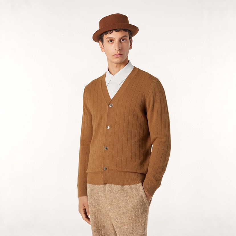 Loro Piana 诺悠翩雅lP🆕 SS秋冬新款针织V领开衫毛衣 经典设计感与颜值爆棚，品质更是无法挑