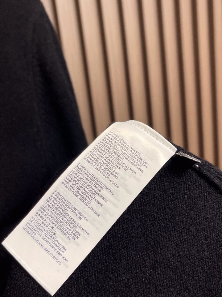 kiton 奇顿 半拉链小高领针织毛衣，精选优质美利奴羊毛，轻盈蓬松却比普通羊毛更保暖，室内外自由切换，