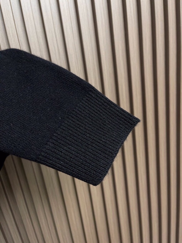 kiton 奇顿 半拉链小高领针织毛衣，精选优质美利奴羊毛，轻盈蓬松却比普通羊毛更保暖，室内外自由切换，