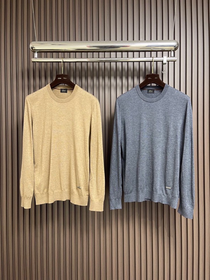 Brioni 2025SS圆领针织长袖圆领毛衣，高端奢华且白金级的一款经典基础款针织。通体的设计完美融合