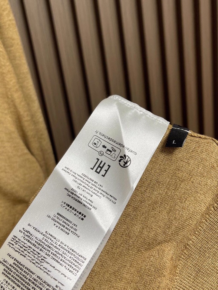 Brioni 2025SS圆领针织长袖圆领毛衣，高端奢华且白金级的一款经典基础款针织。通体的设计完美融合