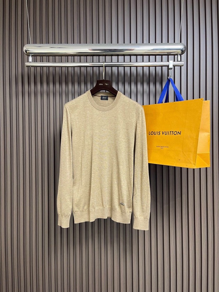 Brioni 2025SS圆领针织长袖圆领毛衣，高端奢华且白金级的一款经典基础款针织。通体的设计完美融合