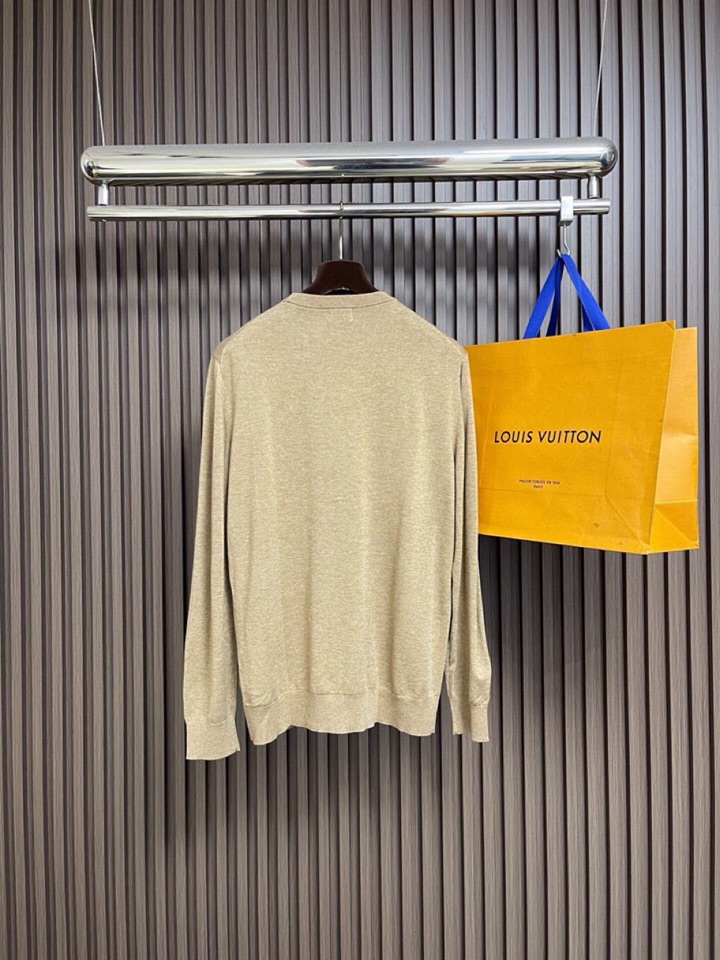 Brioni 2025SS圆领针织长袖圆领毛衣，高端奢华且白金级的一款经典基础款针织。通体的设计完美融合