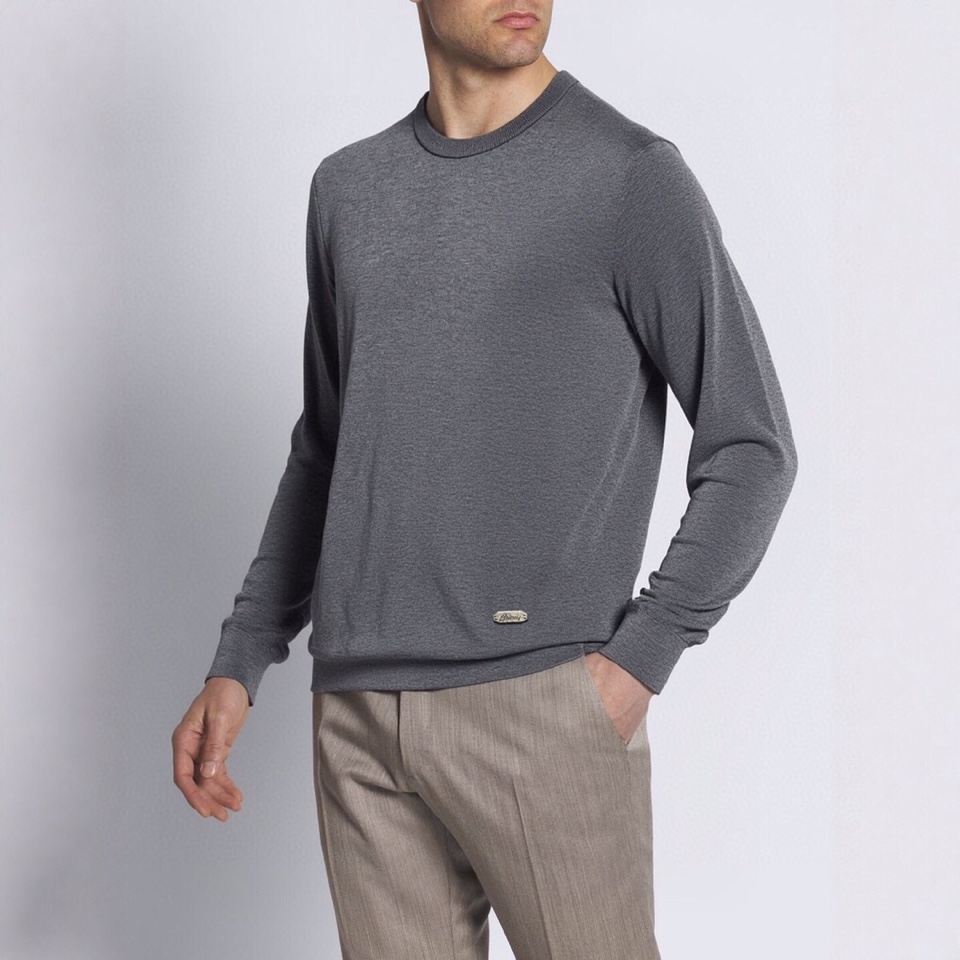 Brioni 2025SS圆领针织长袖圆领毛衣，高端奢华且白金级的一款经典基础款针织。通体的设计完美融合