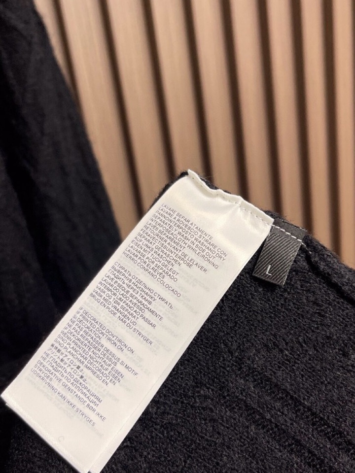 kiton 奇顿半拉链小高领针织毛衣，精选优质美利奴羊毛，轻盈蓬松却比普通羊毛更保暖，室内外自由切换，告