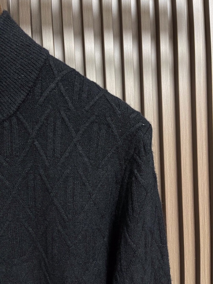 kiton 奇顿半拉链小高领针织毛衣，精选优质美利奴羊毛，轻盈蓬松却比普通羊毛更保暖，室内外自由切换，告