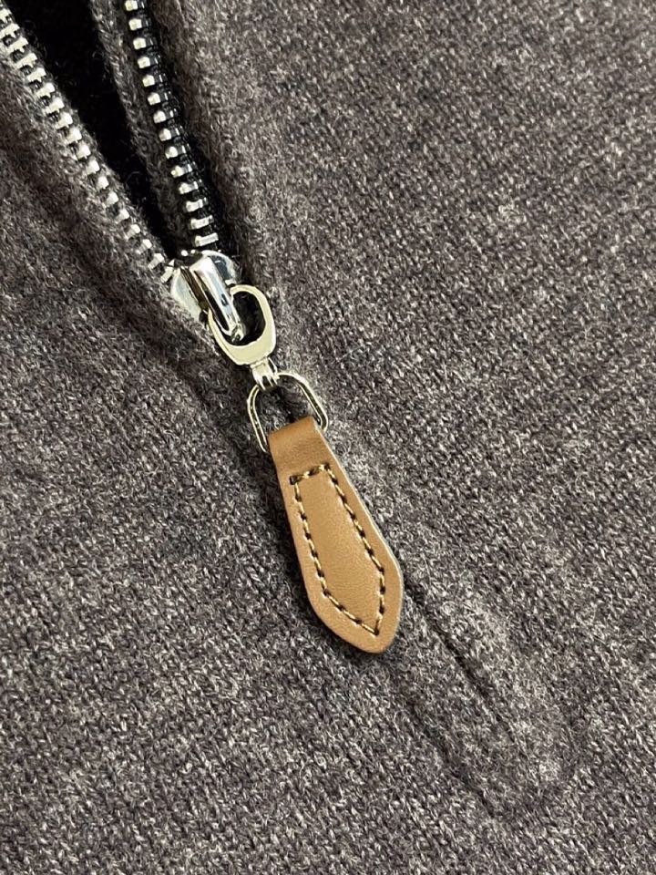 Loro Piana 诺悠翩雅lP🆕 半拉链毛衣针织衫，男士半拉链立领针织衫，质感上新，暖意随行。精选羊