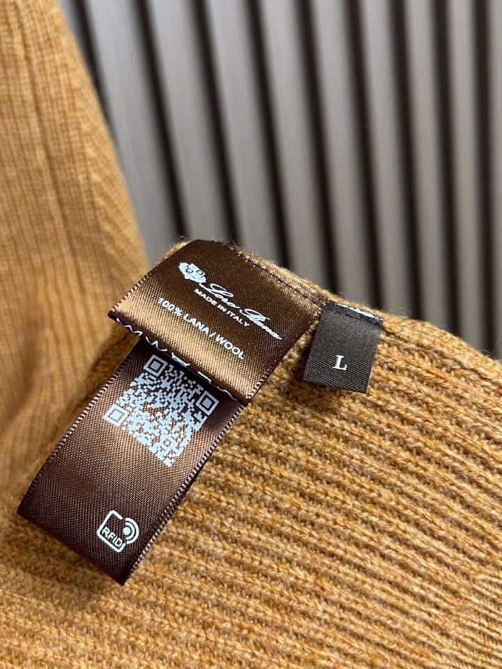 Loro Piana 诺悠翩雅lP🆕 亨利领纽扣长袖针织毛衣，选用100％优质长绒棉精制而成，采用德国进