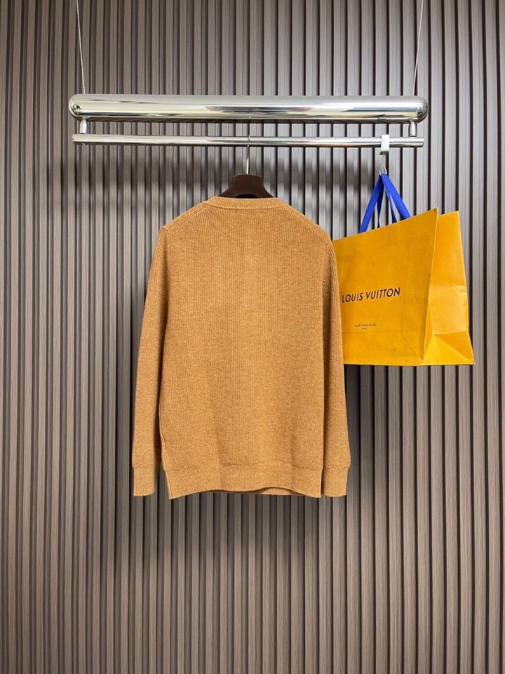 Loro Piana 诺悠翩雅lP🆕 亨利领纽扣长袖针织毛衣，选用100％优质长绒棉精制而成，采用德国进