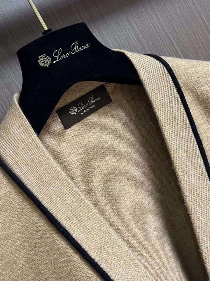Loro Piana 诺悠翩雅lP🆕 羊绒针织毛衣开衫，100％顶级羊绒面料，奢级纤维带来云朵般柔糯触感