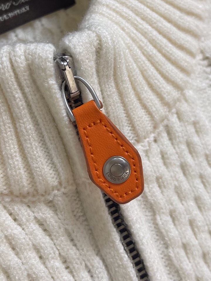 Loro Piana 诺悠翩雅lP🆕 秋冬新款半拉练针织毛衣，经典设计感与颜值爆棚的外套，品质更是无法挑