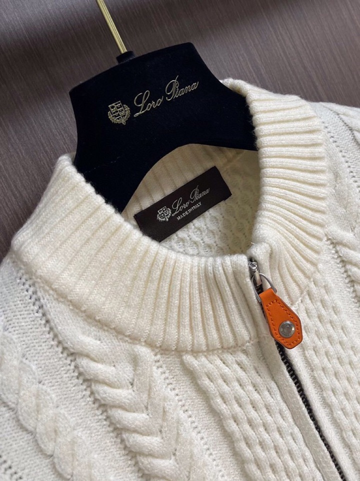 Loro Piana 诺悠翩雅lP🆕 秋冬新款半拉练针织毛衣，经典设计感与颜值爆棚的外套，品质更是无法挑