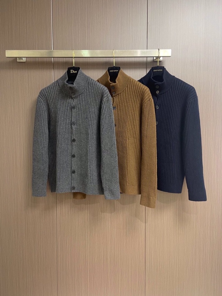 Brioni 2025SS翻领针织长袖开衫毛衣，高端奢华且白金级的一款经典基础款针织。通体的设计完美融合