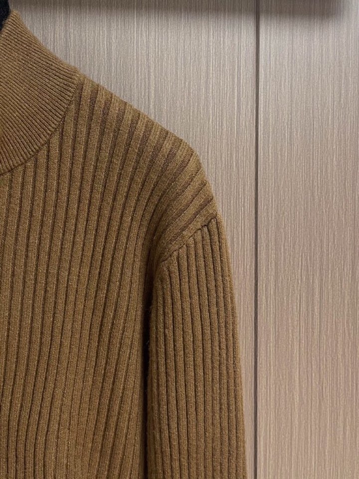 Brioni 2025SS翻领针织长袖开衫毛衣，高端奢华且白金级的一款经典基础款针织。通体的设计完美融合