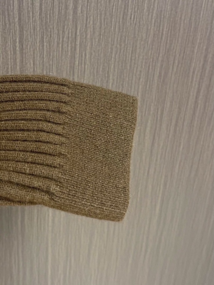 Brioni 2025SS翻领针织长袖开衫毛衣，高端奢华且白金级的一款经典基础款针织。通体的设计完美融合