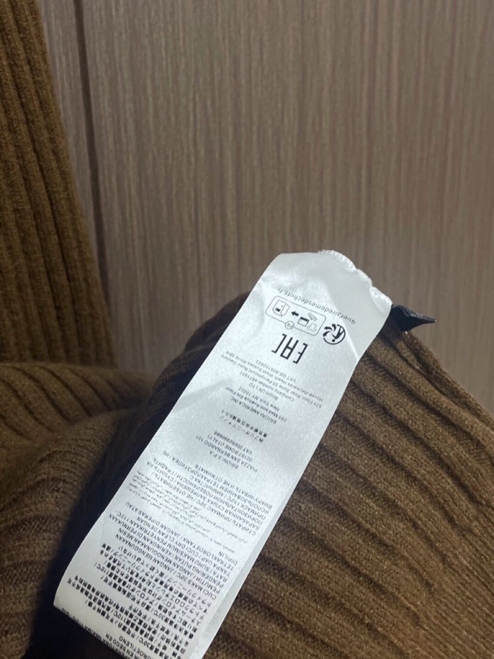 Brioni 2025SS翻领针织长袖开衫毛衣，高端奢华且白金级的一款经典基础款针织。通体的设计完美融合