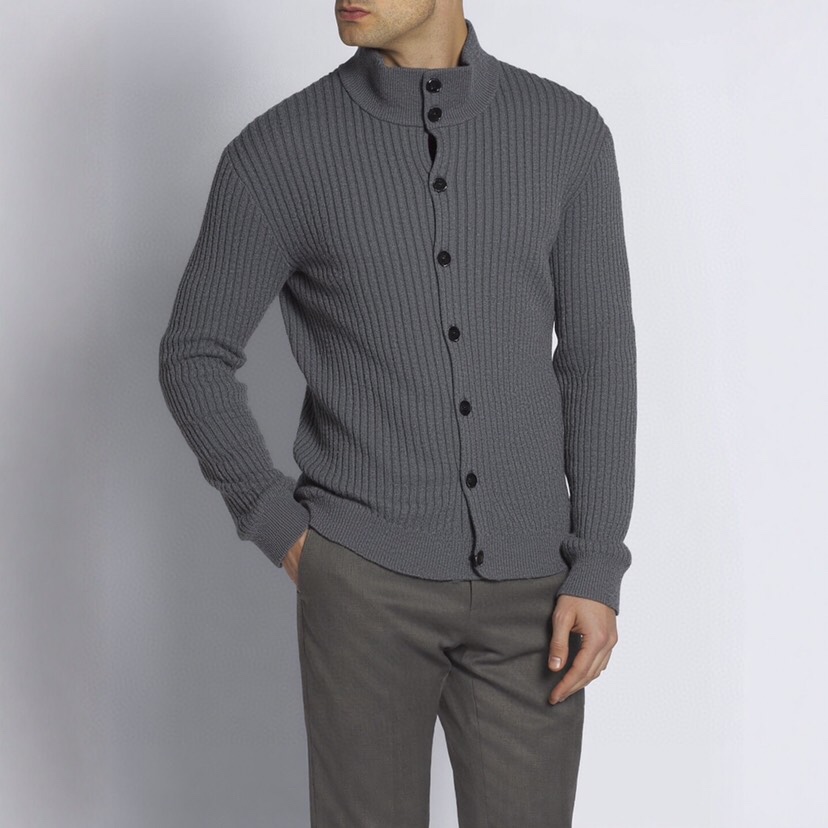 Brioni 2025SS翻领针织长袖开衫毛衣，高端奢华且白金级的一款经典基础款针织。通体的设计完美融合