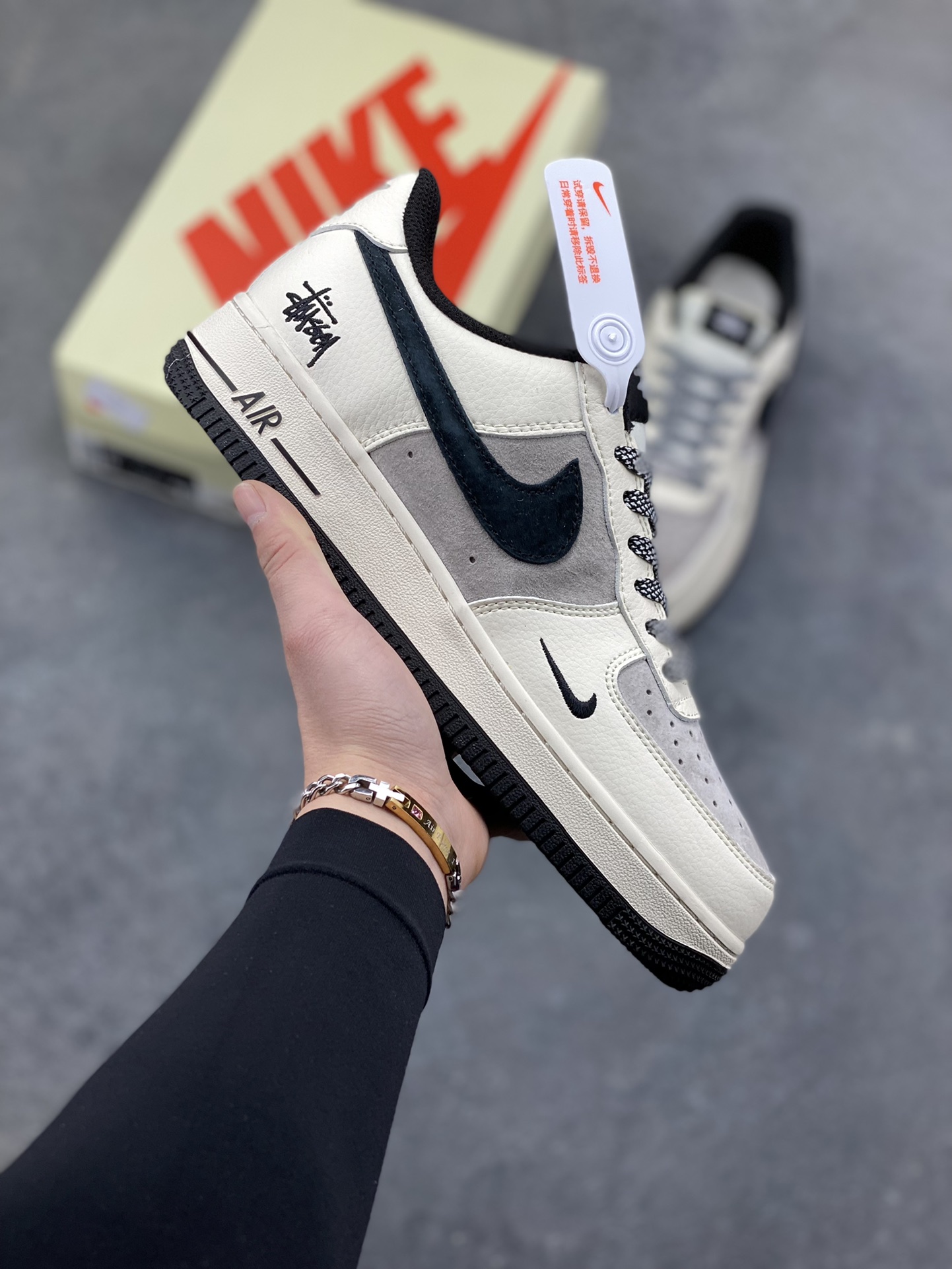 高端定制Nike Air Force 1 ‘07 Low “斯图西联名——白灰黑” 高端定制 低帮休闲板鞋 定制鞋盒 大厂纯原品质出货 超高清洁度 皮料切割干净无任何毛边 细节完美 货号：XD9314-617 尺码：36 36.5 37.5 38 38.5 39 40 40.5 41 42 42.5 43 44 44.5 45-选品中心