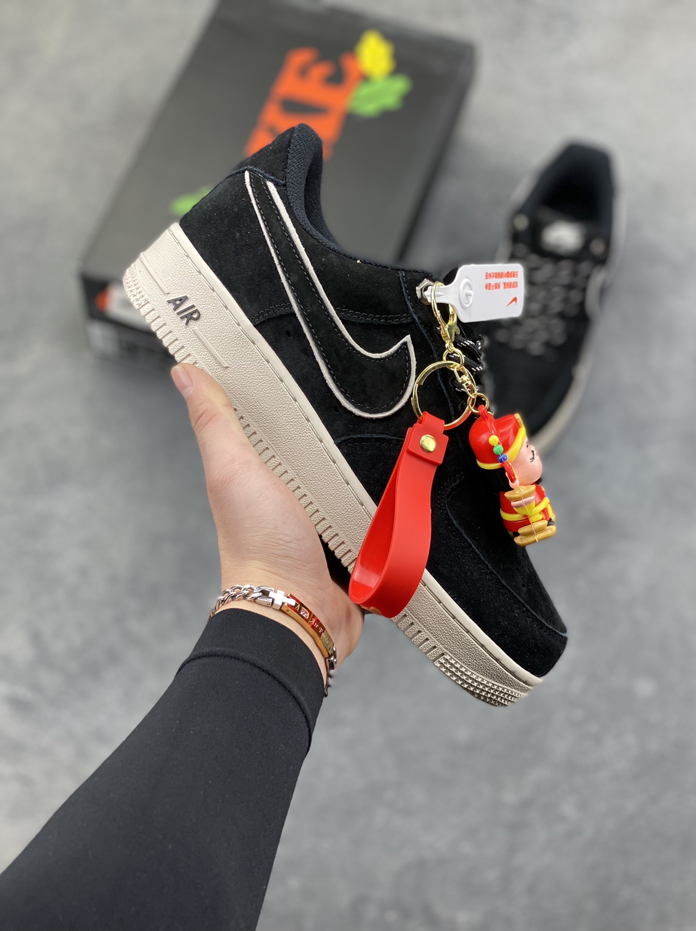 NIke Air Force 1 ‘07 Low 空军一号低帮 运动鞋 休闲鞋 折边针车 工艺难度大 原楦头原纸板 原装鞋盒 定制五金配件 内置全掌气垫 原厂鞋底 货号：DY9867-100 尺码：36 36.5 37.5 38 38.5 39 40 40.5 41 42 42.5 43 44 44.5 45-选品中心