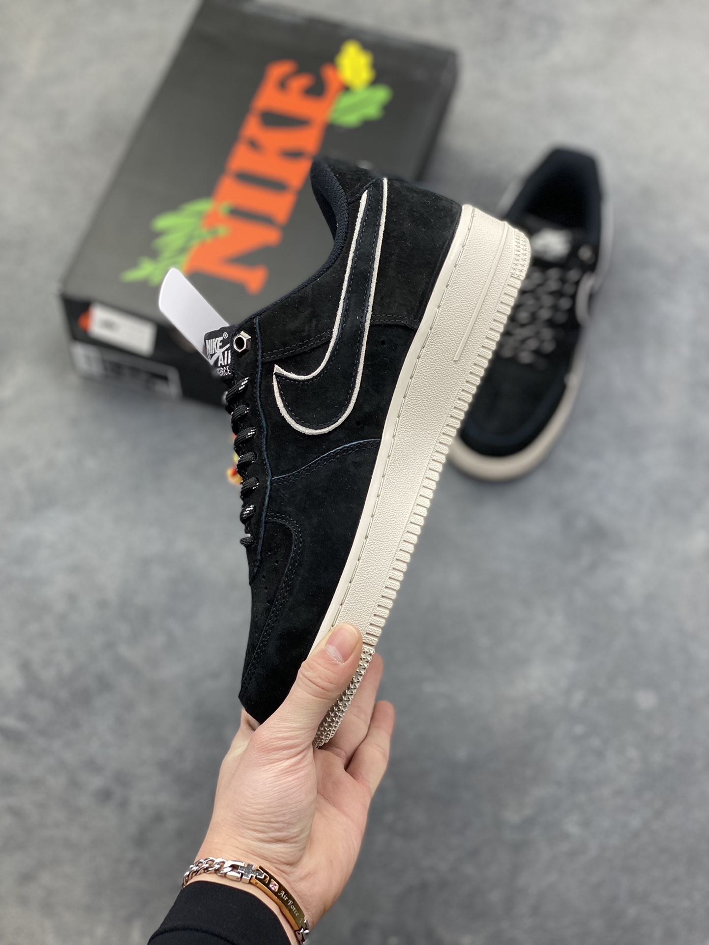 图片[3]-NIke Air Force 1 ‘07 Low 空军一号低帮 运动鞋 休闲鞋 折边针车 工艺难度大 原楦头原纸板 原装鞋盒 定制五金配件 内置全掌气垫 原厂鞋底 货号：DY9867-100 尺码：36 36.5 37.5 38 38.5 39 40 40.5 41 42 42.5 43 44 44.5 45-选品中心
