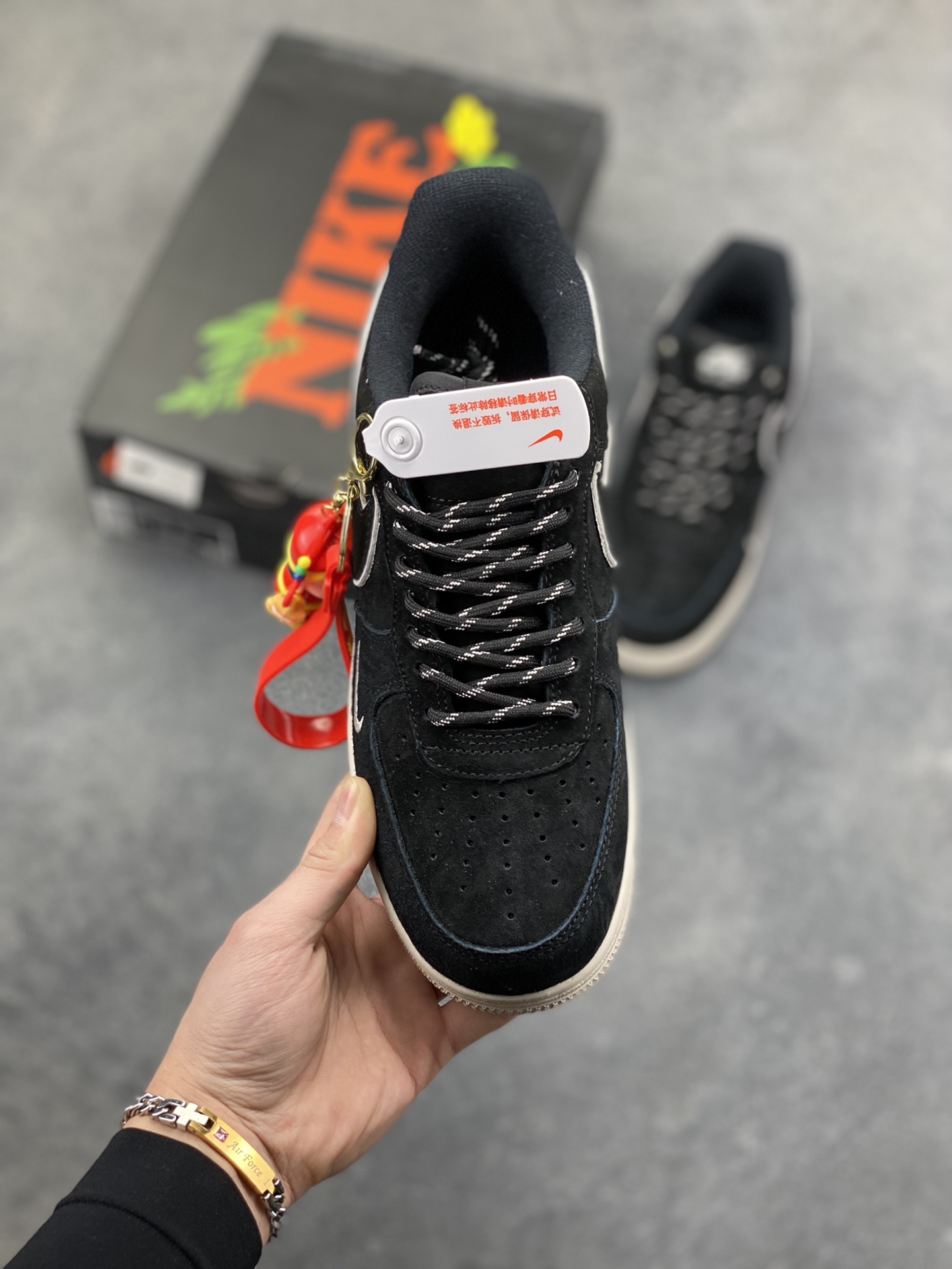 图片[2]-NIke Air Force 1 ‘07 Low 空军一号低帮 运动鞋 休闲鞋 折边针车 工艺难度大 原楦头原纸板 原装鞋盒 定制五金配件 内置全掌气垫 原厂鞋底 货号：DY9867-100 尺码：36 36.5 37.5 38 38.5 39 40 40.5 41 42 42.5 43 44 44.5 45-选品中心