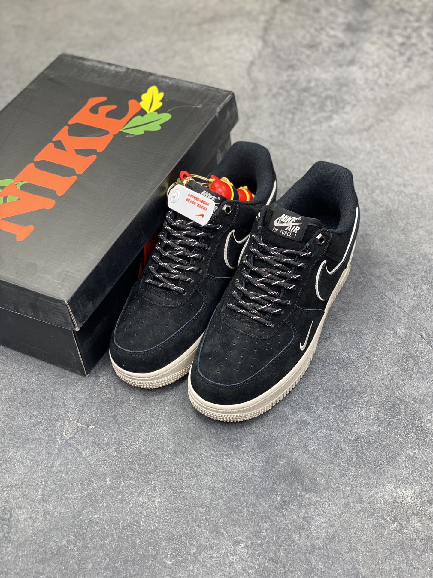 图片[8]-NIke Air Force 1 ‘07 Low 空军一号低帮 运动鞋 休闲鞋 折边针车 工艺难度大 原楦头原纸板 原装鞋盒 定制五金配件 内置全掌气垫 原厂鞋底 货号：DY9867-100 尺码：36 36.5 37.5 38 38.5 39 40 40.5 41 42 42.5 43 44 44.5 45-选品中心