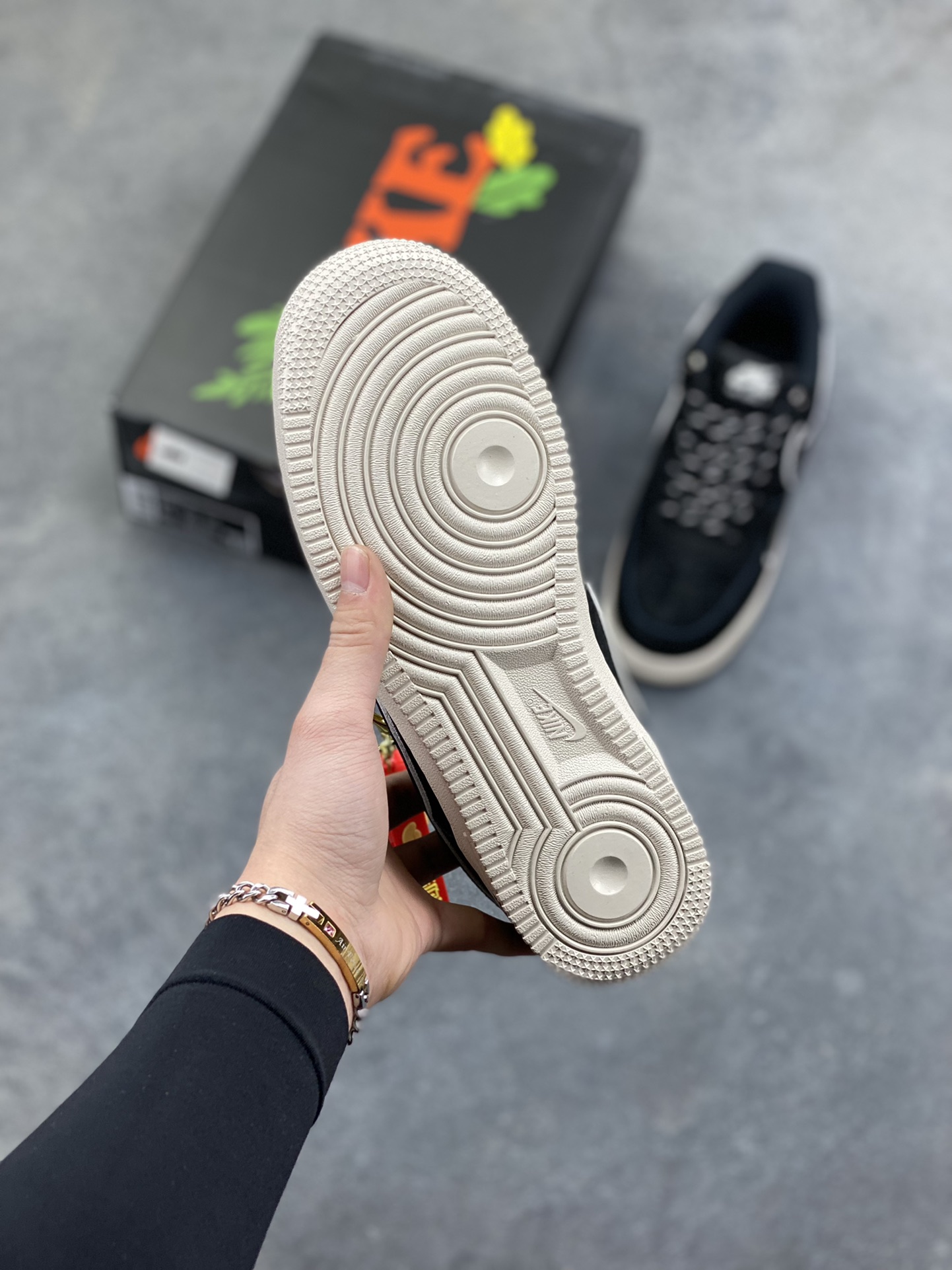 图片[5]-NIke Air Force 1 ‘07 Low 空军一号低帮 运动鞋 休闲鞋 折边针车 工艺难度大 原楦头原纸板 原装鞋盒 定制五金配件 内置全掌气垫 原厂鞋底 货号：DY9867-100 尺码：36 36.5 37.5 38 38.5 39 40 40.5 41 42 42.5 43 44 44.5 45-选品中心