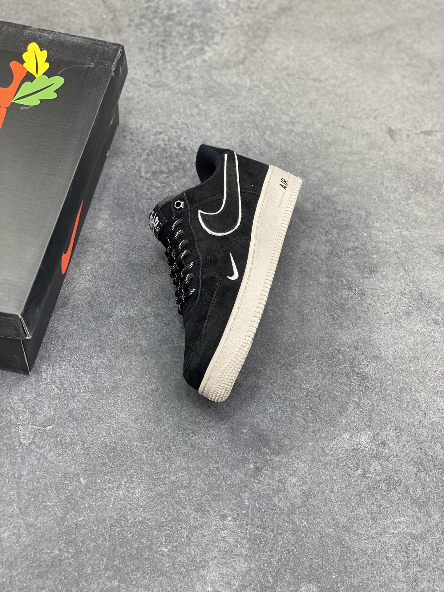 图片[7]-NIke Air Force 1 ‘07 Low 空军一号低帮 运动鞋 休闲鞋 折边针车 工艺难度大 原楦头原纸板 原装鞋盒 定制五金配件 内置全掌气垫 原厂鞋底 货号：DY9867-100 尺码：36 36.5 37.5 38 38.5 39 40 40.5 41 42 42.5 43 44 44.5 45-选品中心