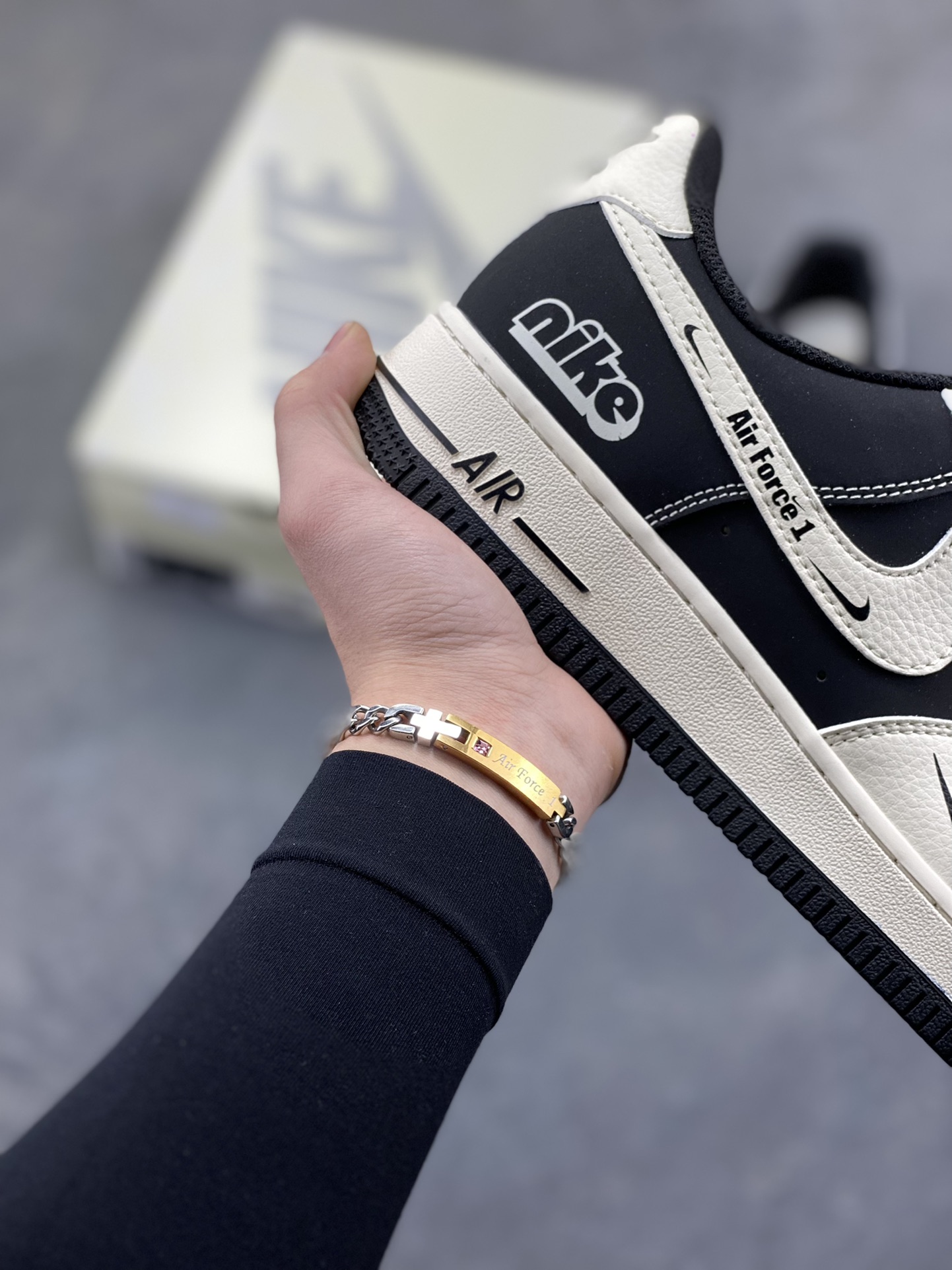 图片[6]-高端定制Nike Air Force 1 ‘07 Low “Nike联名—— 白黑涂鸦” 高端定制 低帮休闲板鞋 定制鞋盒 大厂纯原品质出货 超高清洁度 皮料切割干净无任何毛边 细节完美 货号：XD9314-613 尺码：36 36.5 37.5 38 38.5 39 40 40.5 41 42 42.5 43 44 44.5 45-选品中心