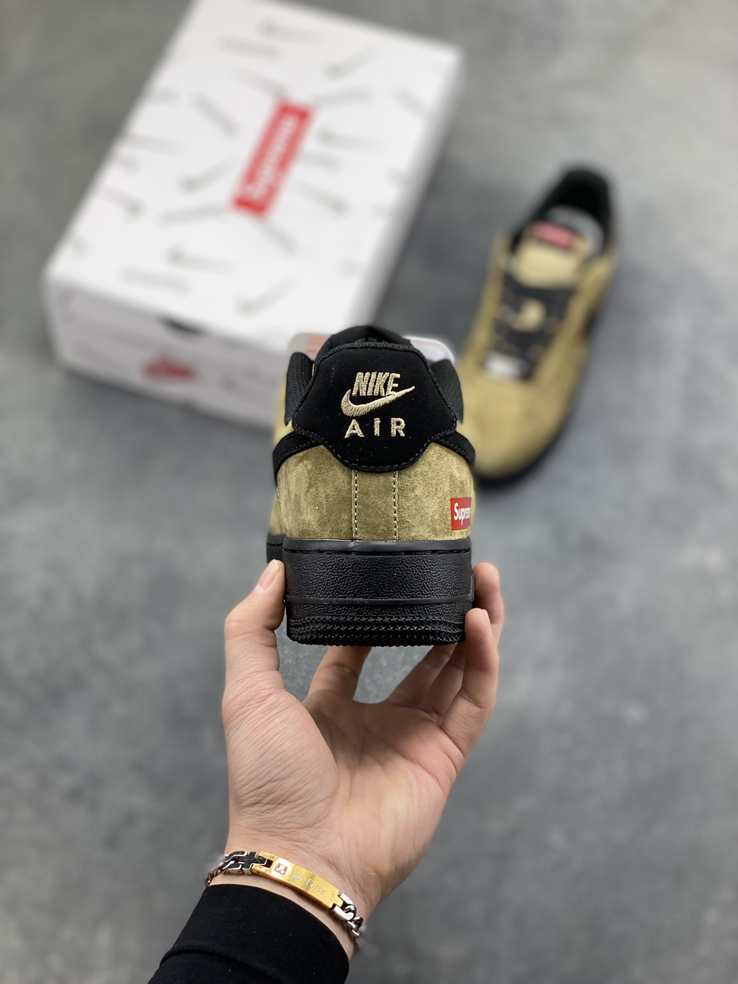 图片[4]-NIke Air Force 1 ‘07 Low “LV联名—卡其墨黑” 空军一号低帮 运动鞋 休闲鞋 顶级麂皮 折边针车 工艺难度大 原楦头原纸板 高端定制鞋盒 原厂鞋底 超高清洁度 细节完美 货号：DV5477-201 尺码：36 36.5 37.5 38 38.5 39 40 40.5 41 42 42.5 43 44 44.5 45-选品中心