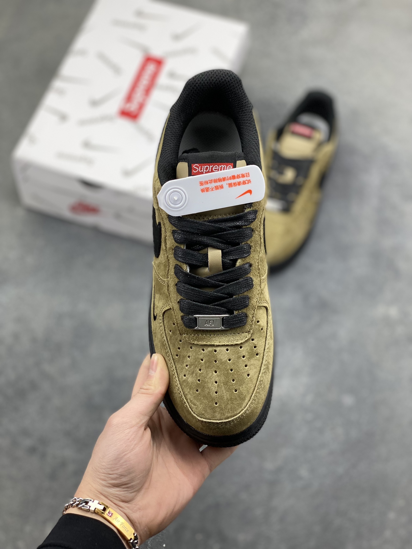 图片[2]-NIke Air Force 1 ‘07 Low “LV联名—卡其墨黑” 空军一号低帮 运动鞋 休闲鞋 顶级麂皮 折边针车 工艺难度大 原楦头原纸板 高端定制鞋盒 原厂鞋底 超高清洁度 细节完美 货号：DV5477-201 尺码：36 36.5 37.5 38 38.5 39 40 40.5 41 42 42.5 43 44 44.5 45-选品中心