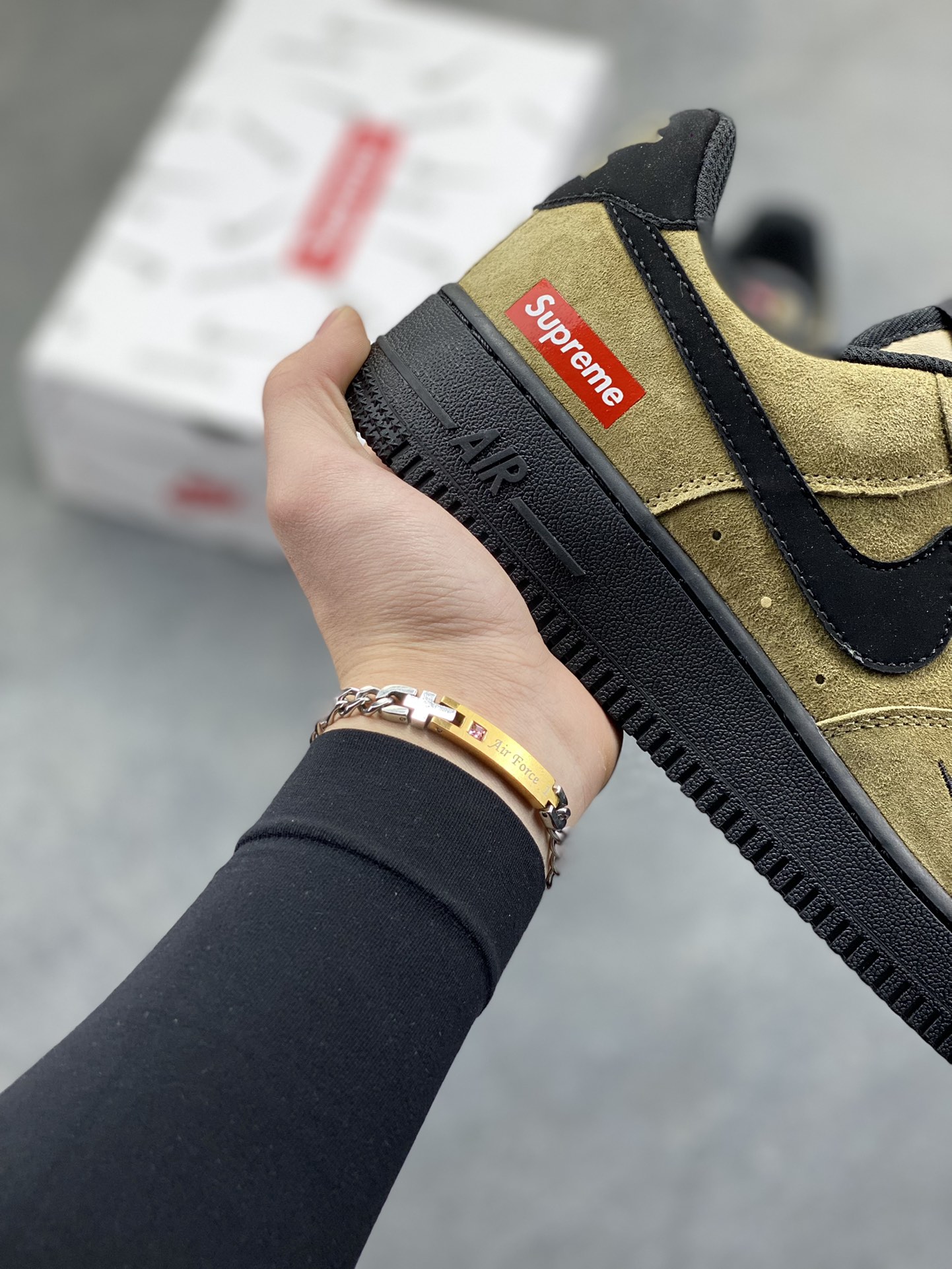 图片[6]-NIke Air Force 1 ‘07 Low “LV联名—卡其墨黑” 空军一号低帮 运动鞋 休闲鞋 顶级麂皮 折边针车 工艺难度大 原楦头原纸板 高端定制鞋盒 原厂鞋底 超高清洁度 细节完美 货号：DV5477-201 尺码：36 36.5 37.5 38 38.5 39 40 40.5 41 42 42.5 43 44 44.5 45-选品中心