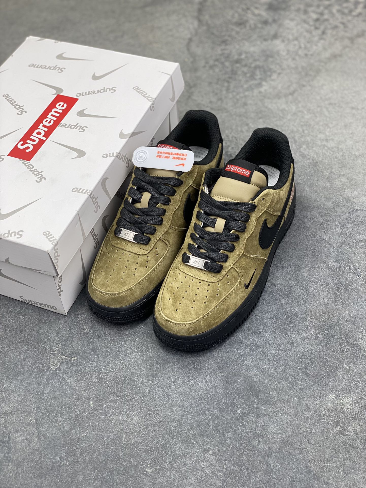 图片[8]-NIke Air Force 1 ‘07 Low “LV联名—卡其墨黑” 空军一号低帮 运动鞋 休闲鞋 顶级麂皮 折边针车 工艺难度大 原楦头原纸板 高端定制鞋盒 原厂鞋底 超高清洁度 细节完美 货号：DV5477-201 尺码：36 36.5 37.5 38 38.5 39 40 40.5 41 42 42.5 43 44 44.5 45-选品中心