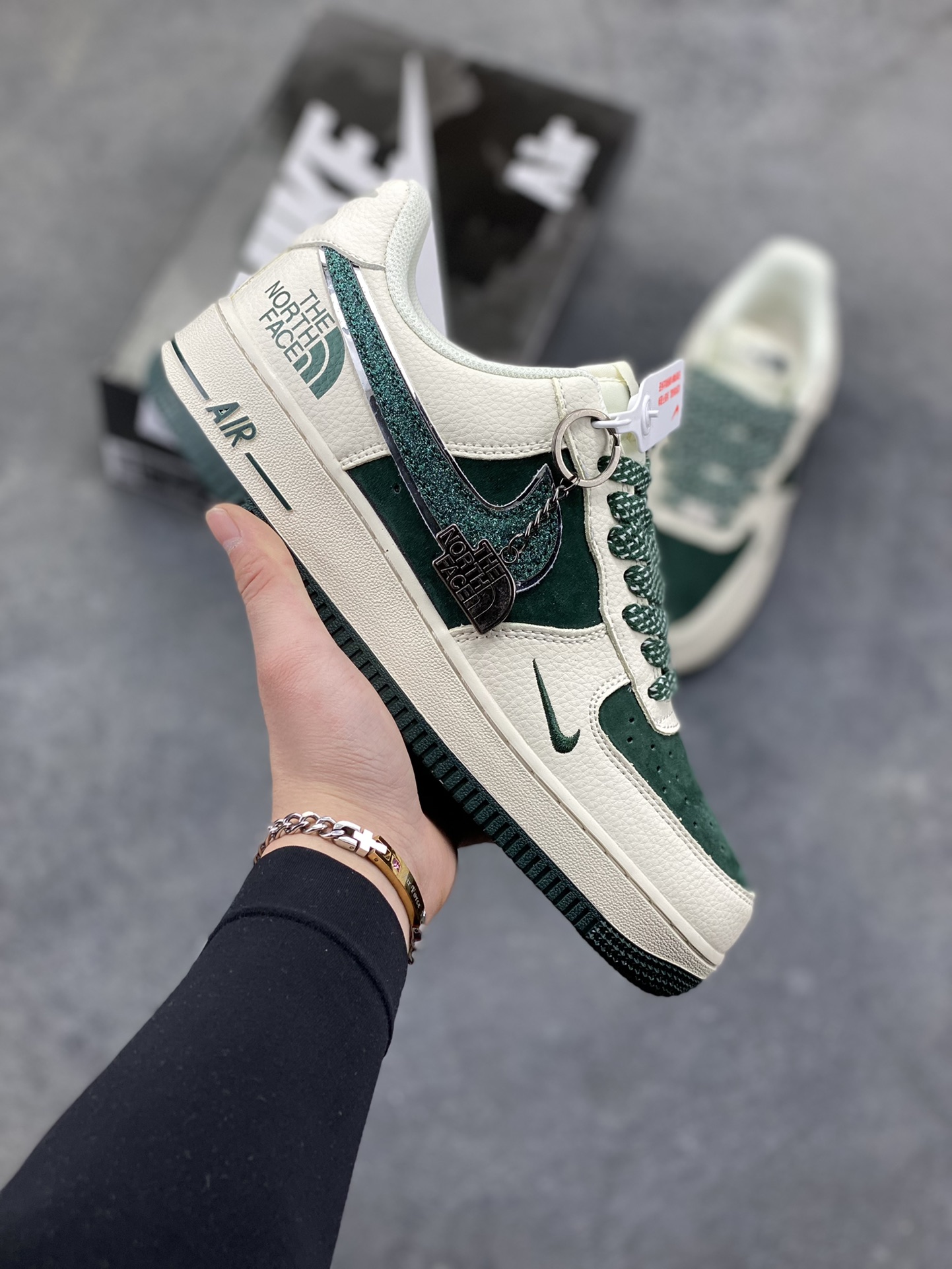 NIke Air Force 1 ‘07 Low 空军一号低帮 运动鞋 休闲鞋 折边针车 工艺难度大 原楦头原纸板 原装鞋盒 定制五金配件 内置全掌气垫 原厂鞋底 货号：QY6816-528 尺码：36 36.5 37.5 38 38.5 39 40 40.5 41 42 42.5 43 44 44.5 45-选品中心