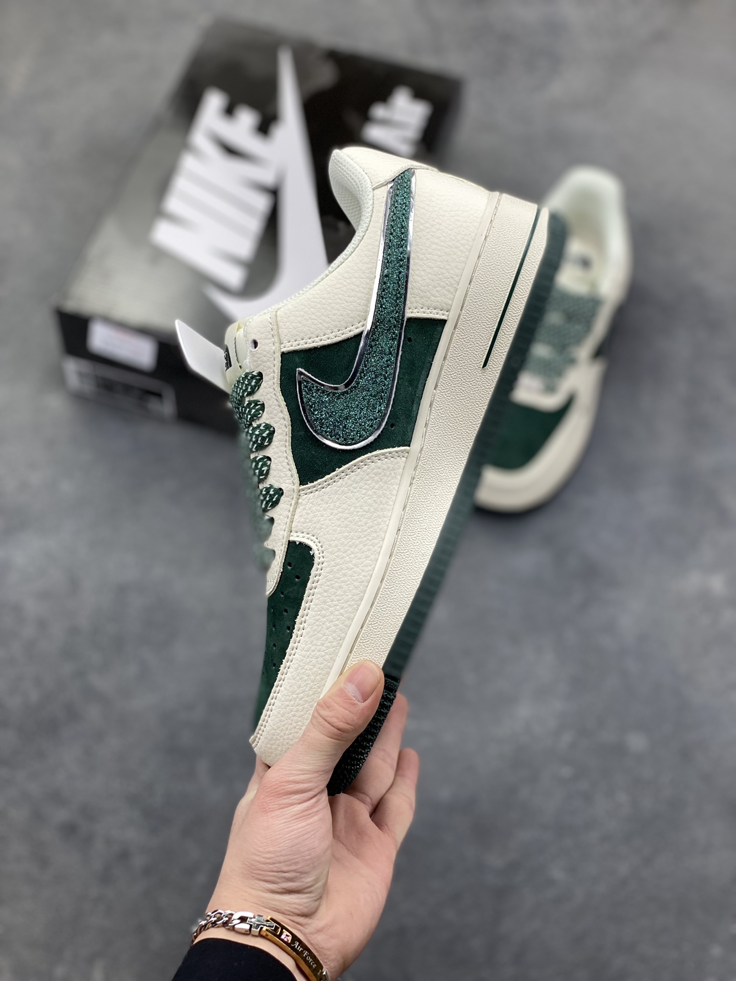 图片[3]-NIke Air Force 1 ‘07 Low 空军一号低帮 运动鞋 休闲鞋 折边针车 工艺难度大 原楦头原纸板 原装鞋盒 定制五金配件 内置全掌气垫 原厂鞋底 货号：QY6816-528 尺码：36 36.5 37.5 38 38.5 39 40 40.5 41 42 42.5 43 44 44.5 45-选品中心