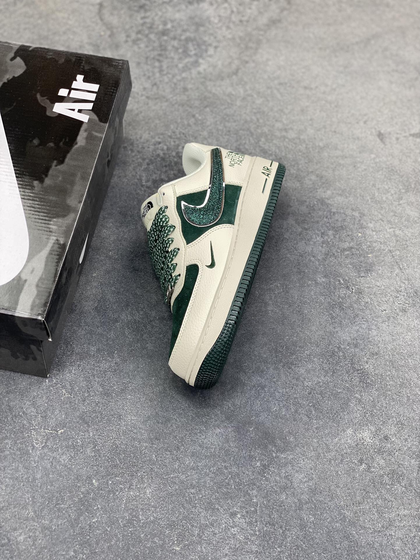 图片[7]-NIke Air Force 1 ‘07 Low 空军一号低帮 运动鞋 休闲鞋 折边针车 工艺难度大 原楦头原纸板 原装鞋盒 定制五金配件 内置全掌气垫 原厂鞋底 货号：QY6816-528 尺码：36 36.5 37.5 38 38.5 39 40 40.5 41 42 42.5 43 44 44.5 45-选品中心