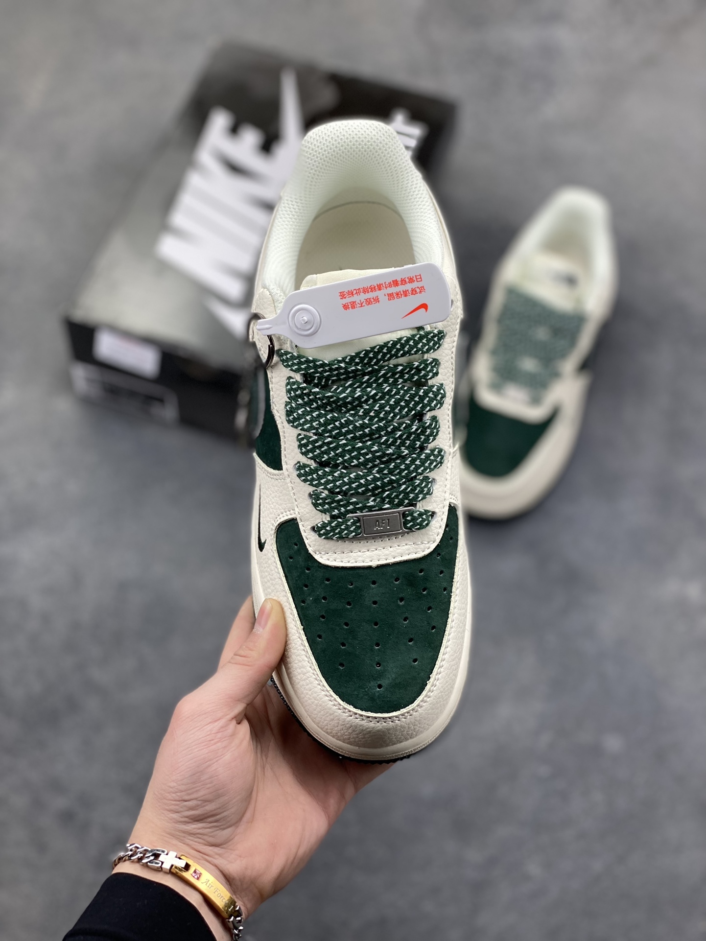 图片[2]-NIke Air Force 1 ‘07 Low 空军一号低帮 运动鞋 休闲鞋 折边针车 工艺难度大 原楦头原纸板 原装鞋盒 定制五金配件 内置全掌气垫 原厂鞋底 货号：QY6816-528 尺码：36 36.5 37.5 38 38.5 39 40 40.5 41 42 42.5 43 44 44.5 45-选品中心
