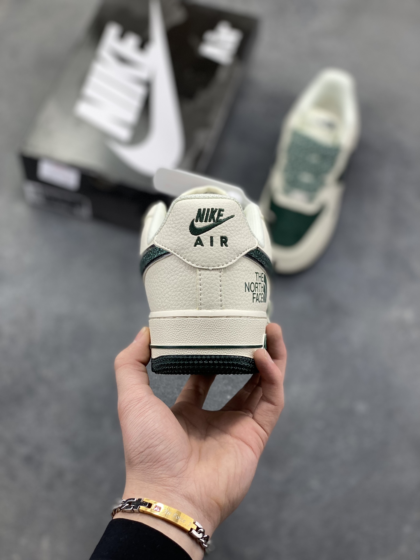 图片[4]-NIke Air Force 1 ‘07 Low 空军一号低帮 运动鞋 休闲鞋 折边针车 工艺难度大 原楦头原纸板 原装鞋盒 定制五金配件 内置全掌气垫 原厂鞋底 货号：QY6816-528 尺码：36 36.5 37.5 38 38.5 39 40 40.5 41 42 42.5 43 44 44.5 45-选品中心