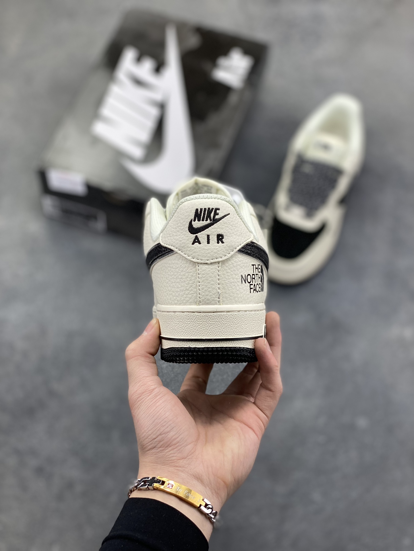图片[4]-NIke Air Force 1 ‘07 Low 空军一号低帮 运动鞋 休闲鞋 折边针车 工艺难度大 原楦头原纸板 原装鞋盒 定制五金配件 内置全掌气垫 原厂鞋底 货号：QY6818-523 尺码：36 36.5 37.5 38 38.5 39 40 40.5 41 42 42.5 43 44 44.5 45-选品中心