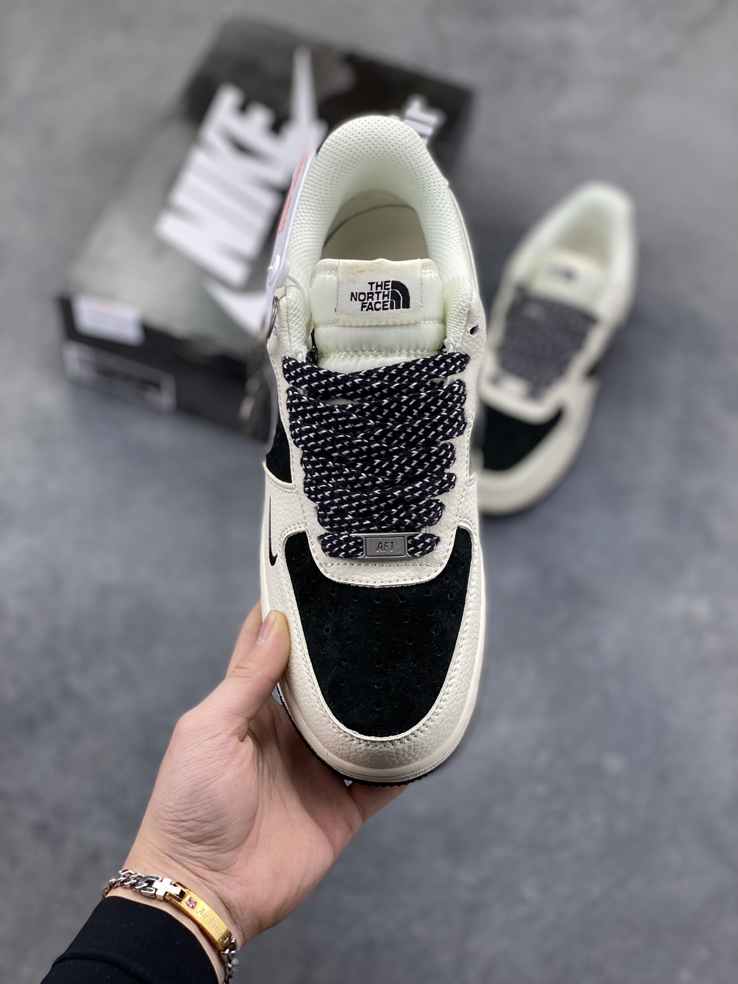 图片[2]-NIke Air Force 1 ‘07 Low 空军一号低帮 运动鞋 休闲鞋 折边针车 工艺难度大 原楦头原纸板 原装鞋盒 定制五金配件 内置全掌气垫 原厂鞋底 货号：QY6818-523 尺码：36 36.5 37.5 38 38.5 39 40 40.5 41 42 42.5 43 44 44.5 45-选品中心