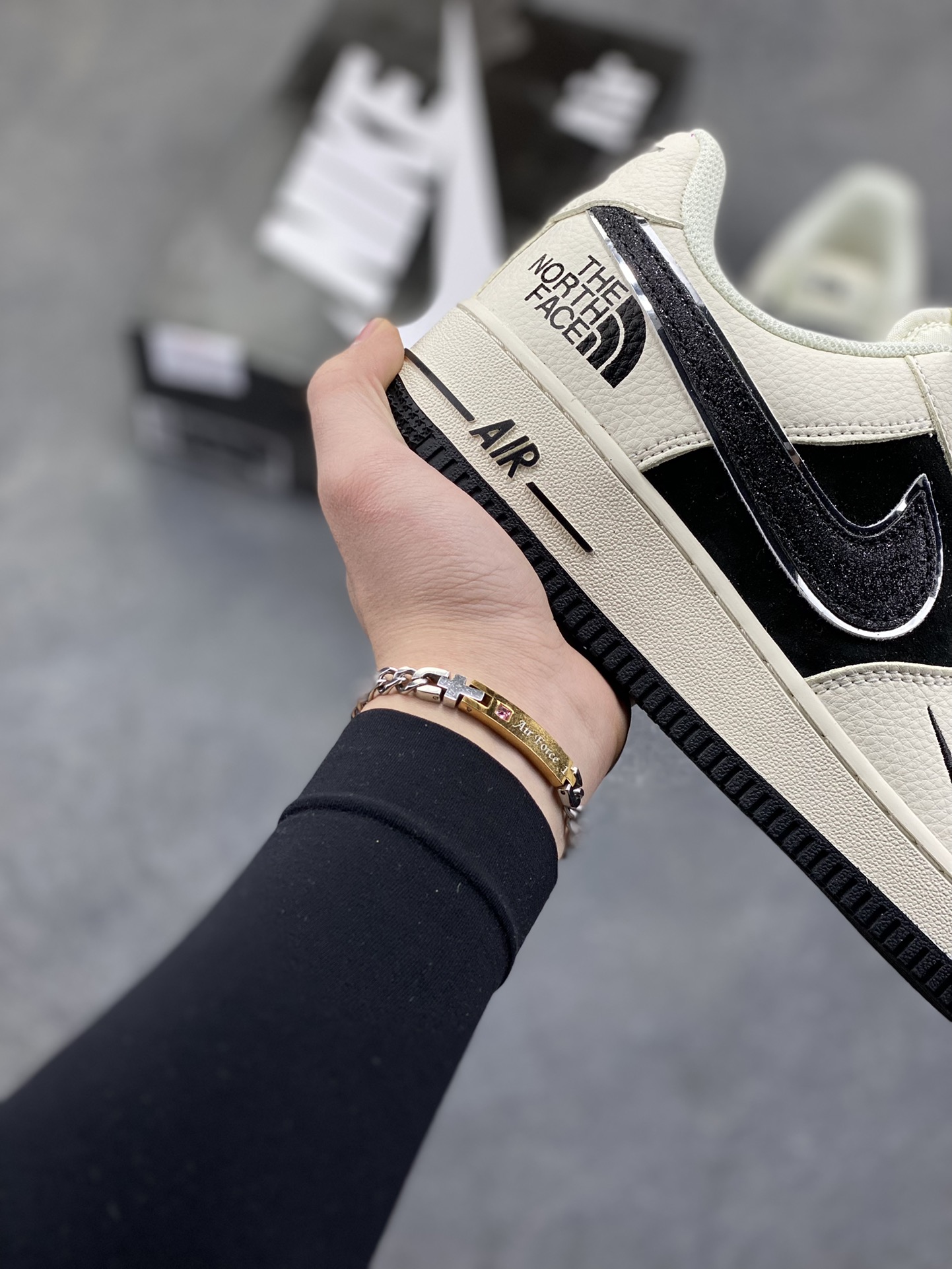 图片[6]-NIke Air Force 1 ‘07 Low 空军一号低帮 运动鞋 休闲鞋 折边针车 工艺难度大 原楦头原纸板 原装鞋盒 定制五金配件 内置全掌气垫 原厂鞋底 货号：QY6818-523 尺码：36 36.5 37.5 38 38.5 39 40 40.5 41 42 42.5 43 44 44.5 45-选品中心