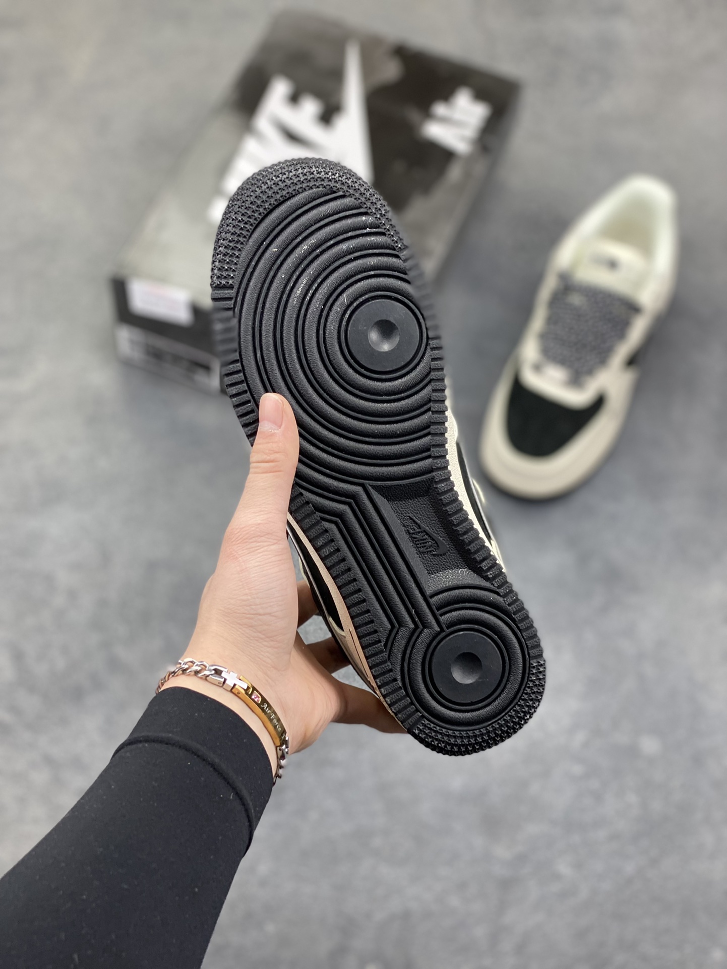 图片[5]-NIke Air Force 1 ‘07 Low 空军一号低帮 运动鞋 休闲鞋 折边针车 工艺难度大 原楦头原纸板 原装鞋盒 定制五金配件 内置全掌气垫 原厂鞋底 货号：QY6818-523 尺码：36 36.5 37.5 38 38.5 39 40 40.5 41 42 42.5 43 44 44.5 45-选品中心