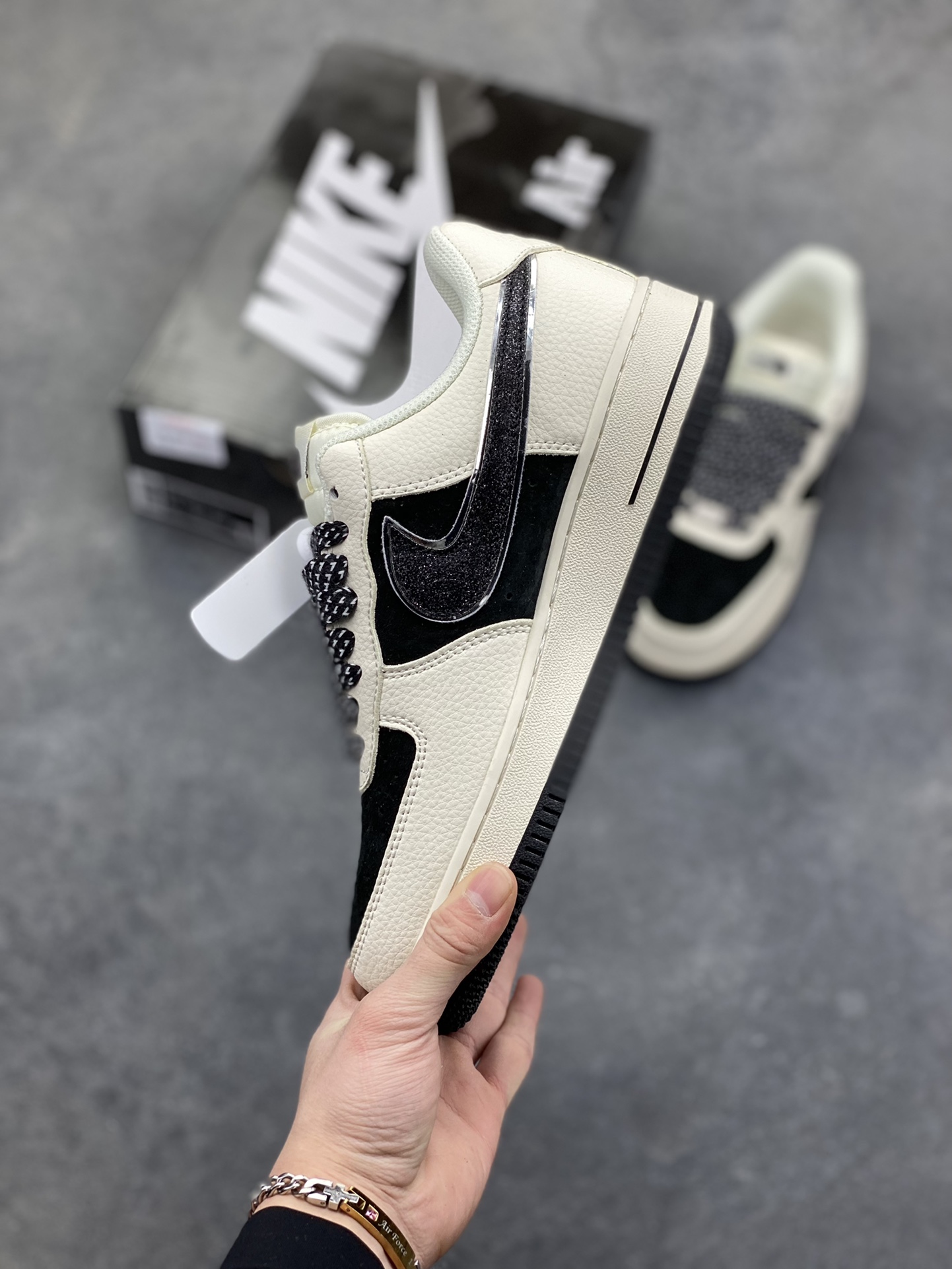 图片[3]-NIke Air Force 1 ‘07 Low 空军一号低帮 运动鞋 休闲鞋 折边针车 工艺难度大 原楦头原纸板 原装鞋盒 定制五金配件 内置全掌气垫 原厂鞋底 货号：QY6818-523 尺码：36 36.5 37.5 38 38.5 39 40 40.5 41 42 42.5 43 44 44.5 45-选品中心
