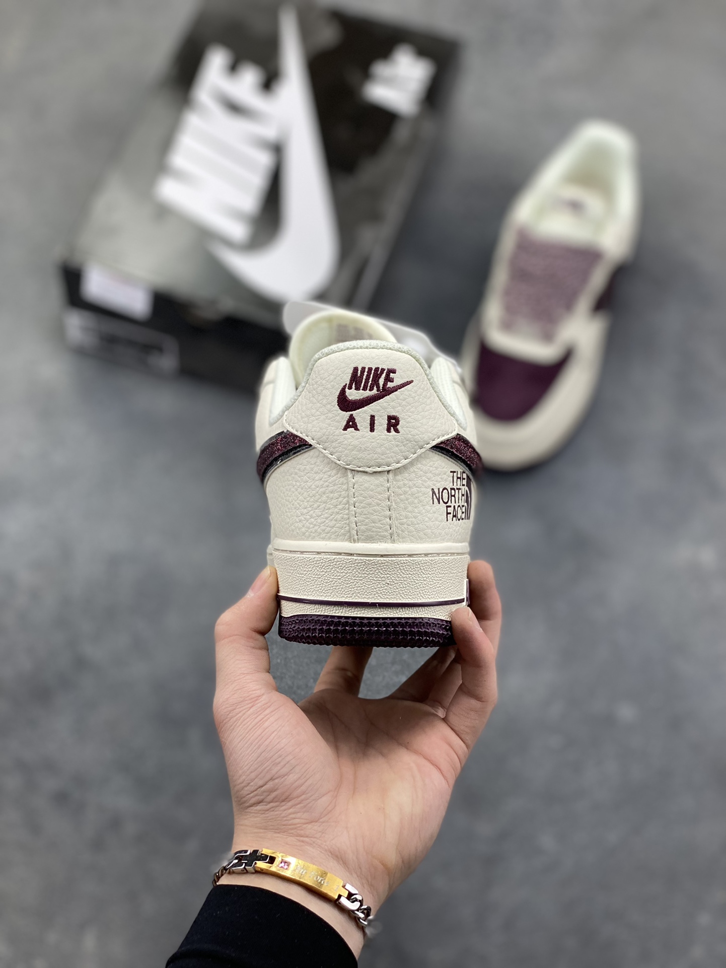 图片[4]-NIke Air Force 1 ‘07 Low 空军一号低帮 运动鞋 休闲鞋 折边针车 工艺难度大 原楦头原纸板 原装鞋盒 定制五金配件 内置全掌气垫 原厂鞋底 货号：QY6818-535 尺码：36 36.5 37.5 38 38.5 39 40 40.5 41 42 42.5 43 44 44.5 45-选品中心