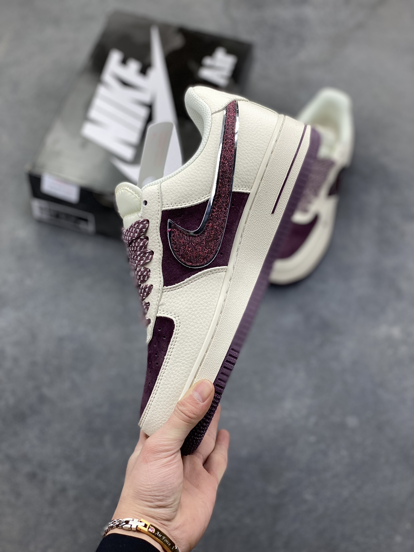 图片[3]-NIke Air Force 1 ‘07 Low 空军一号低帮 运动鞋 休闲鞋 折边针车 工艺难度大 原楦头原纸板 原装鞋盒 定制五金配件 内置全掌气垫 原厂鞋底 货号：QY6818-535 尺码：36 36.5 37.5 38 38.5 39 40 40.5 41 42 42.5 43 44 44.5 45-选品中心