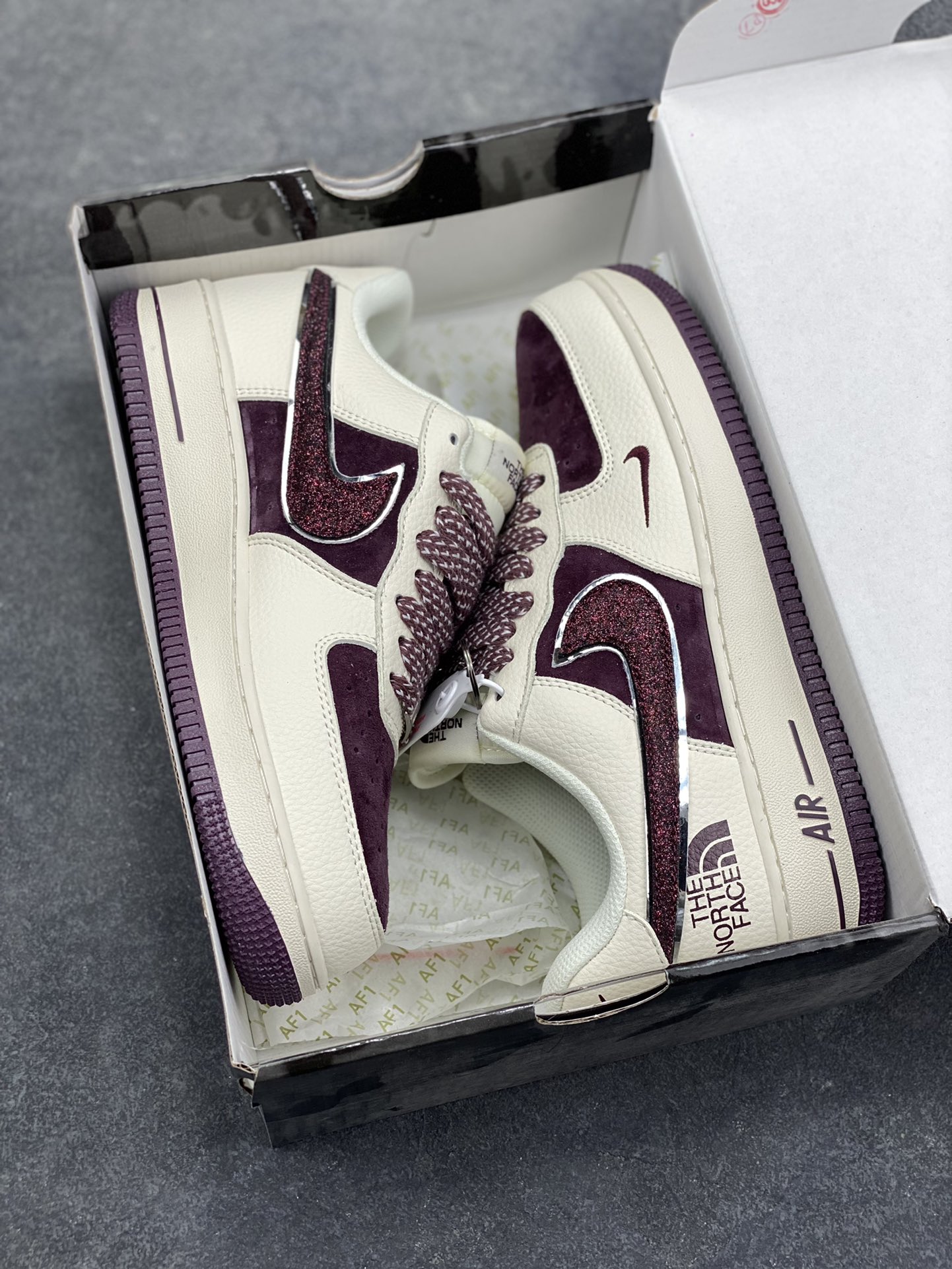 图片[9]-NIke Air Force 1 ‘07 Low 空军一号低帮 运动鞋 休闲鞋 折边针车 工艺难度大 原楦头原纸板 原装鞋盒 定制五金配件 内置全掌气垫 原厂鞋底 货号：QY6818-535 尺码：36 36.5 37.5 38 38.5 39 40 40.5 41 42 42.5 43 44 44.5 45-选品中心